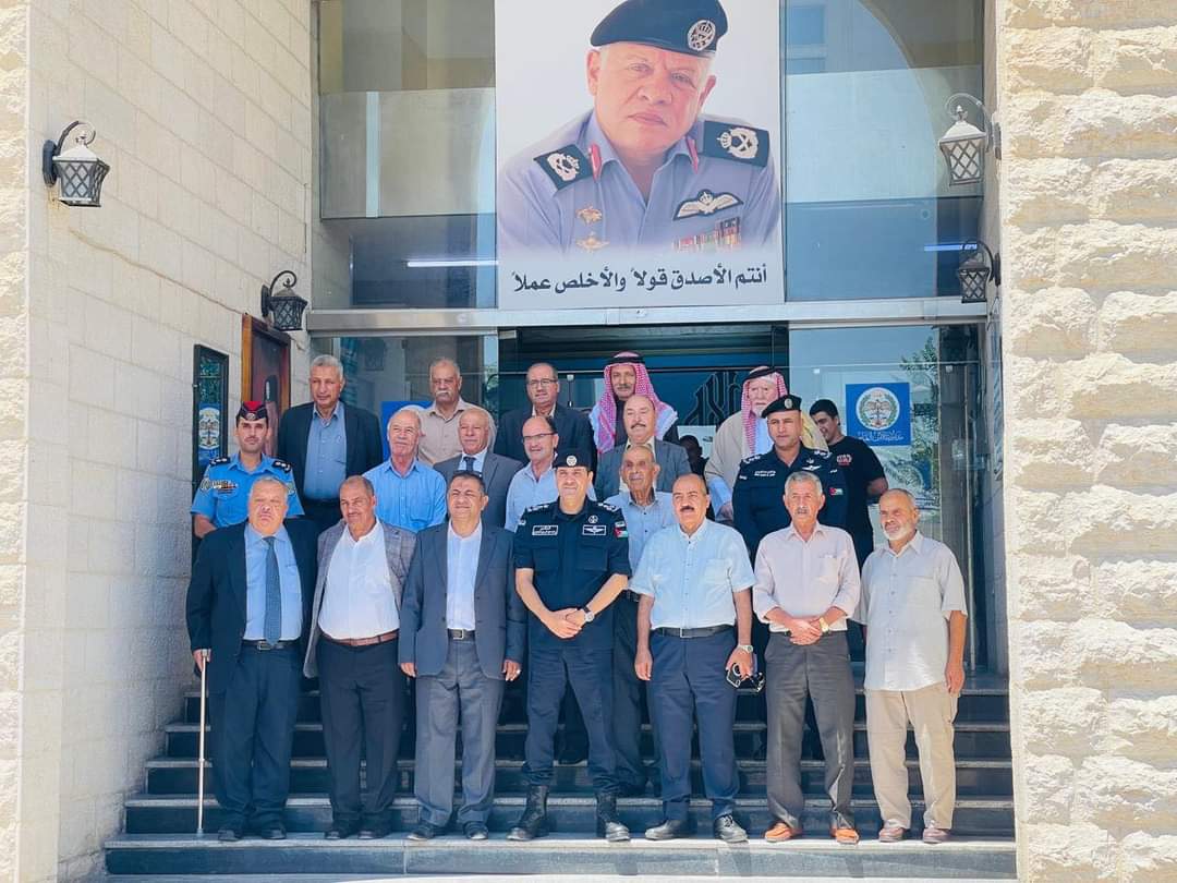 العميد الحديدي يلتقي عدداً من المتقاعدين العسكريين في جنوب عمان