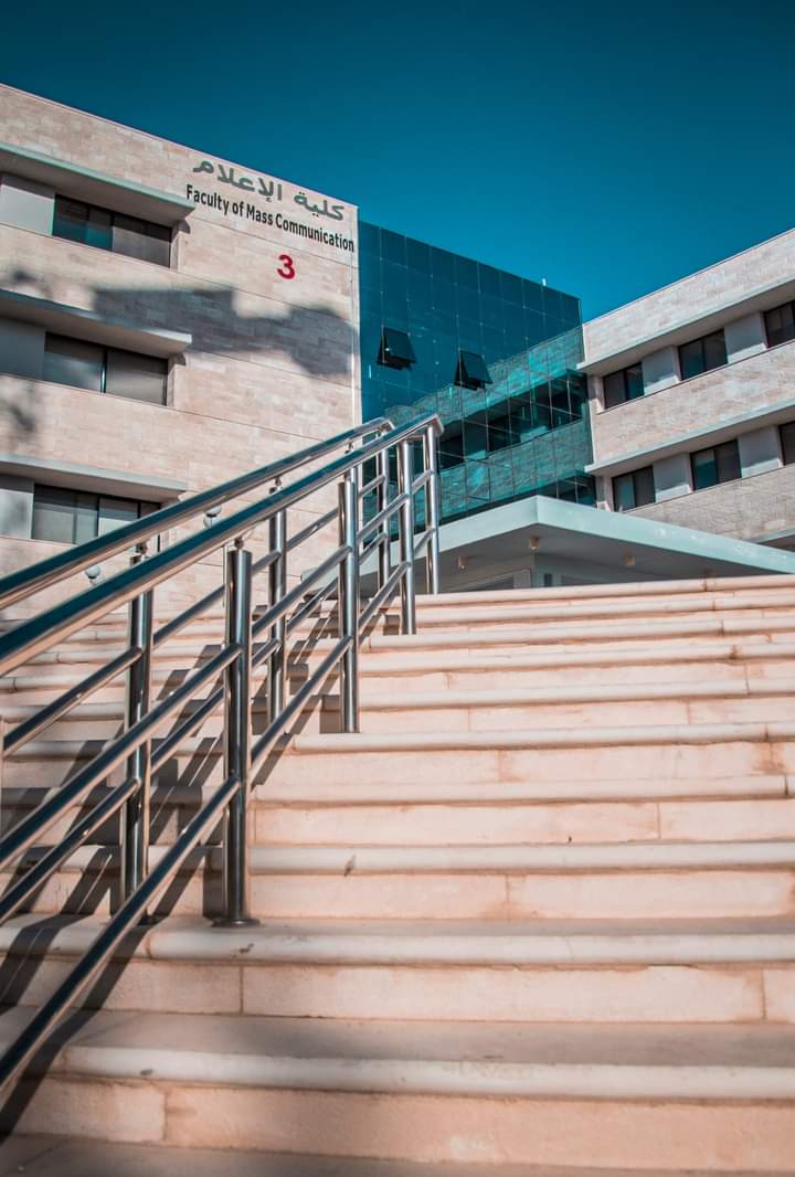 كلية الإعلام في جامعة البترا تحقق درجة الإتقان في امتحان الكفائة الجامعية
