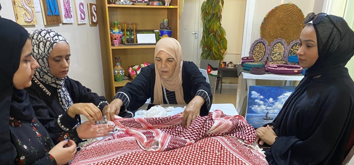 مركز شابات كفرسوم ينظم دورة حول تهذيب الشماغات