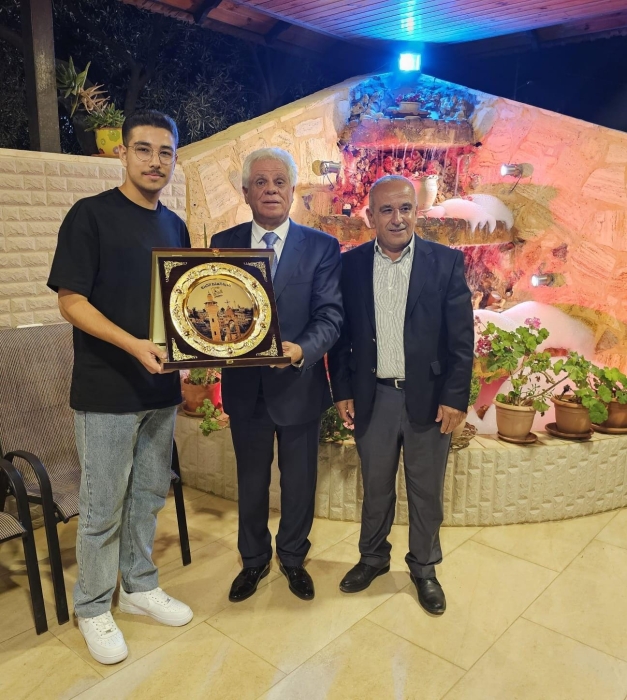 بلدية السلط الكبرى تكرم العمايره الأول على المحافظة و السادس على مستوى المملكة في التوجيهي