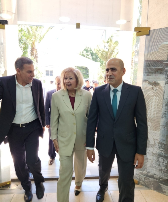 رئيس بلدية جرش الكبرى يستقبل وزيرة الثقافه في مبنى البلديه