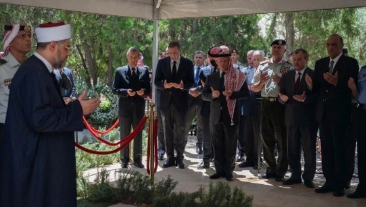 الملك وولي العهد يشاركان في تشييع جثمان رئيس الوزراء الأسبق زيد الرفاعي