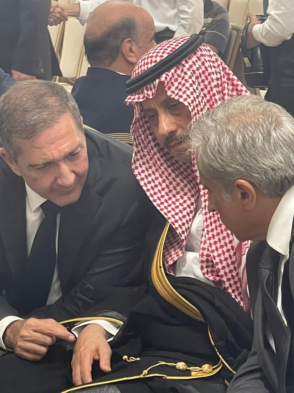 سفير خادم الحرمين الشريفين في الأردن يقدم واجب العزاء لدولة سمير الرفاعي في وفاة والده