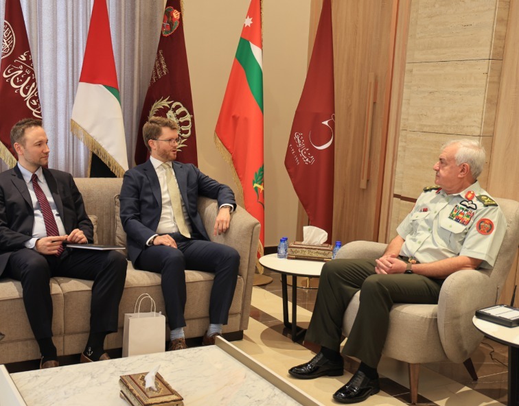 الحنيطي يستقبل وفدا من مستشاري أعضاء الكونغرس الأميركي