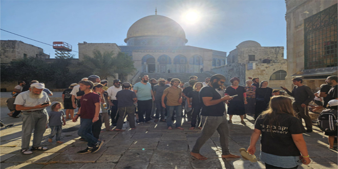 Hundreds of Israeli settlers storm AlAqsa Mosque