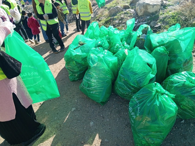 الزرقاء: حملة نظافة ضمن الخطة الوطنية للتوعية البيئية