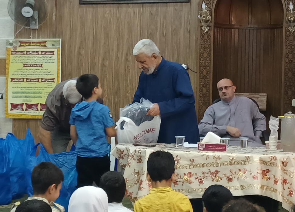 عبيدات يكرم طلبة المركز الصيفي لتعليم القران لمسجد جعفر الطيار في لواء بني كنانة