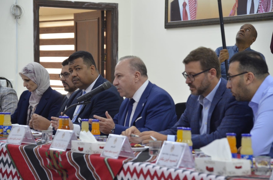 مدير الشؤون الفلسطينية ومدير الأونروا يزوران مخيمي الشهيد عزمي المفتي وسوف في محافظتي اربد وجرش