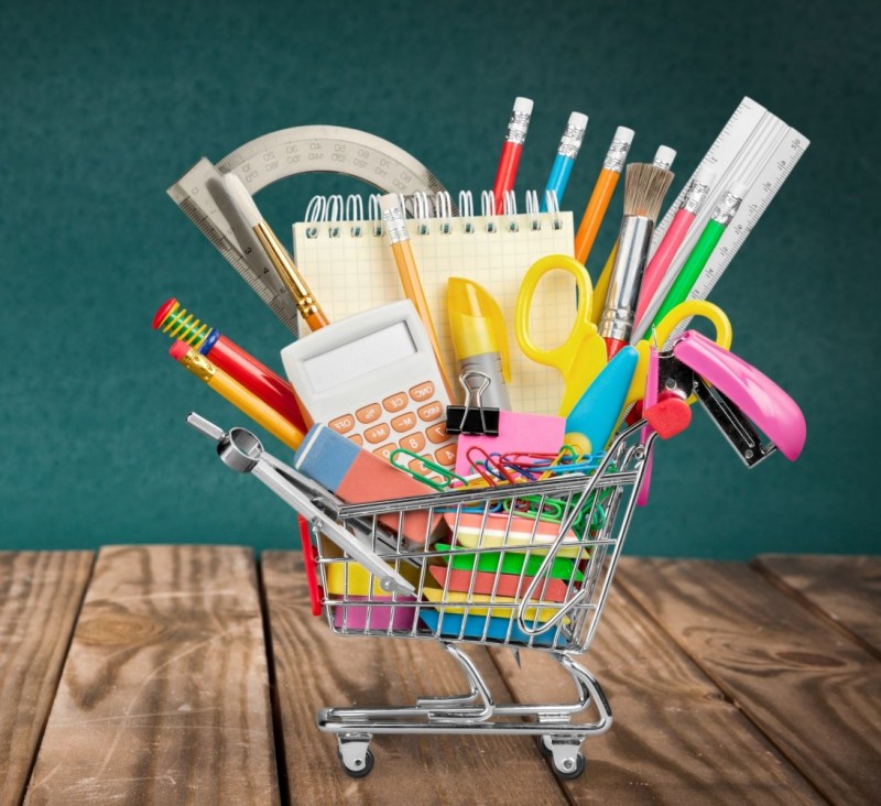 توفر القرطاسية في السوق المحلية بأسعار العام الماضي