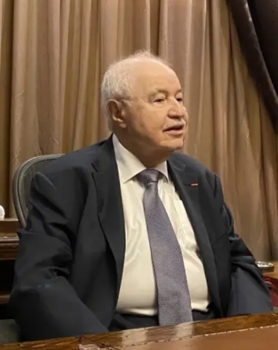 رجل الأعمال طلال أبو غزالة يعود إلى مكتبه بعد تعافيه من إصابة