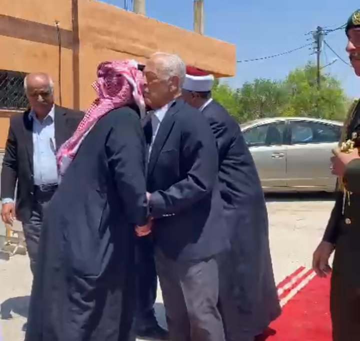 مندوبًا عن الملك وولي العهد.... العيسوي يعزي قبيلة بني صخر بوفاة الدكتورة الاء فرحان الجبور...صور وفيديو