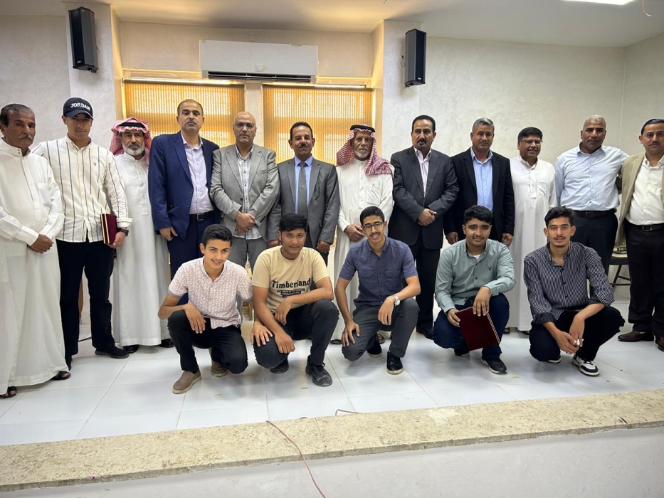 مديرية التربية والتعليم للواء الموقر تكرم أوائل الثانوية العامه في اللواء