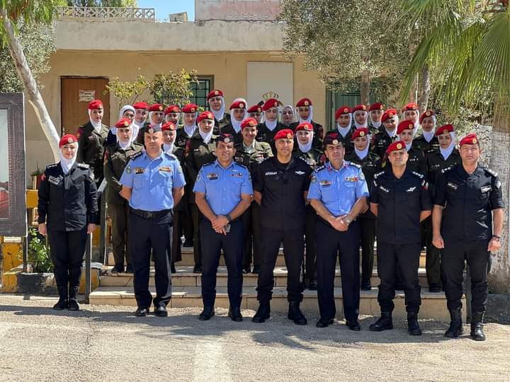تخريج دورة الأسرة الآمنة بالتعاون بين الأمن العام والقوات المسلحة الأردنية