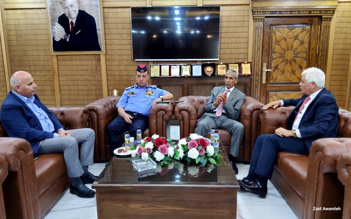 محافظ البلقاء النجادا في أول زيارة رسمية لبلدية السلط الكبرى: يؤكد سيادة القانون