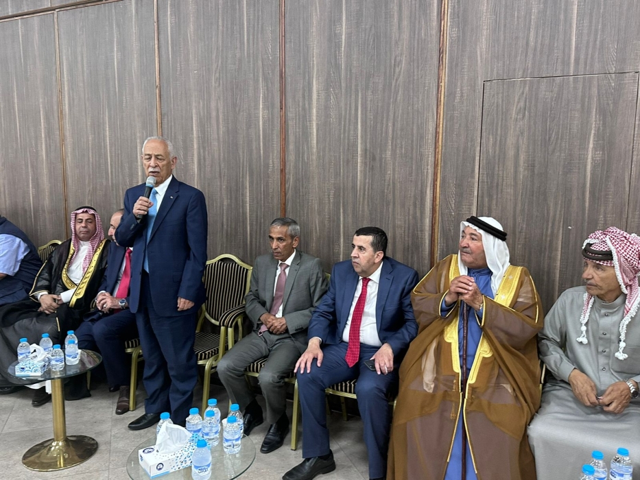 مندوبا عن الملك وولي العهد.... العيسوي يعزي عشيرة الفاعوري...صور