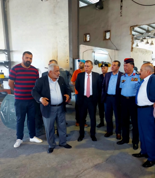 وزير الداخلية يزور مصنع غرب إربد للصناعات المعدنية ويشيد بإنجازات البلدية