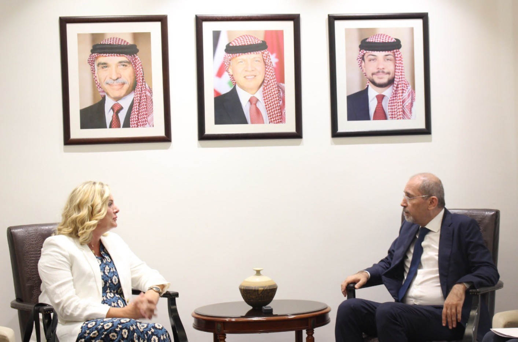 وزير الخارجية يلتقي رئيسة بعثة المراقبة الأوروبية للانتخابات النيابية