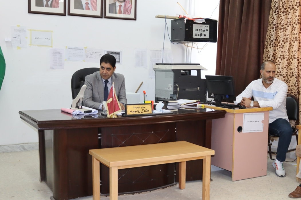 الشرفات يتفقد مدرستي الخالدية الثانوية للبنات والحسن بن الهيثم الثانوية للبنين