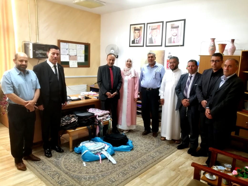 المجلس المحلي في مركز أمن المزار الشمالي يطلق مبادرة توزيع الحقيبة المدرسية