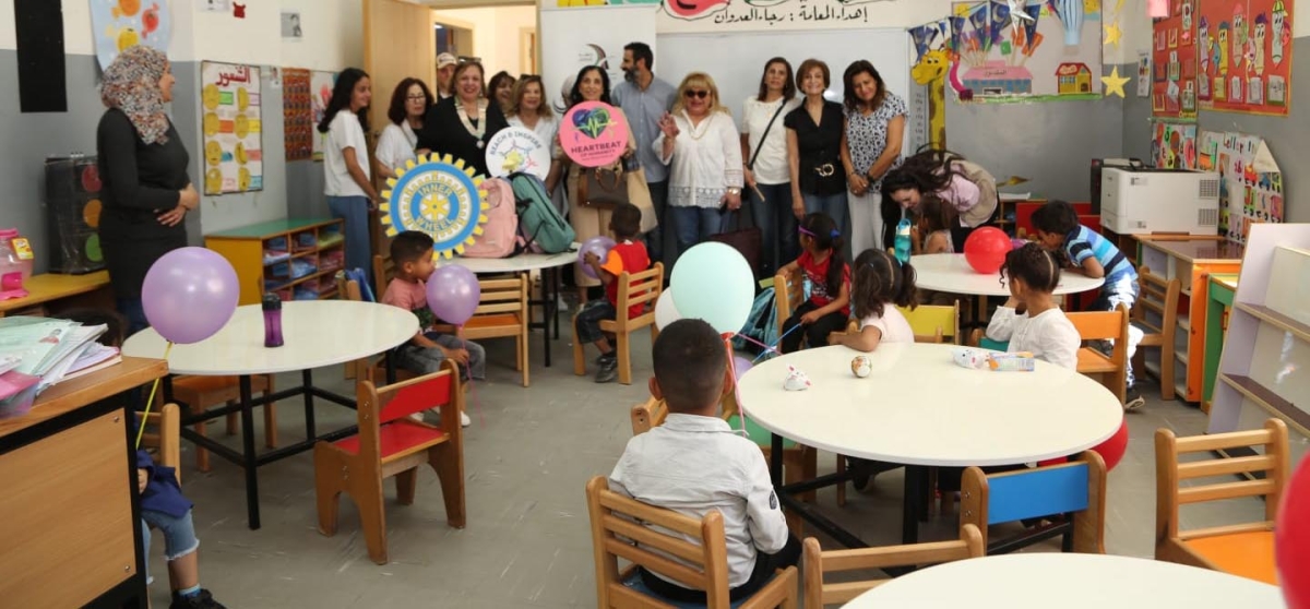 البر والإحسان تسلم 300 حقيبة مدرسية لطلبة الكفرين