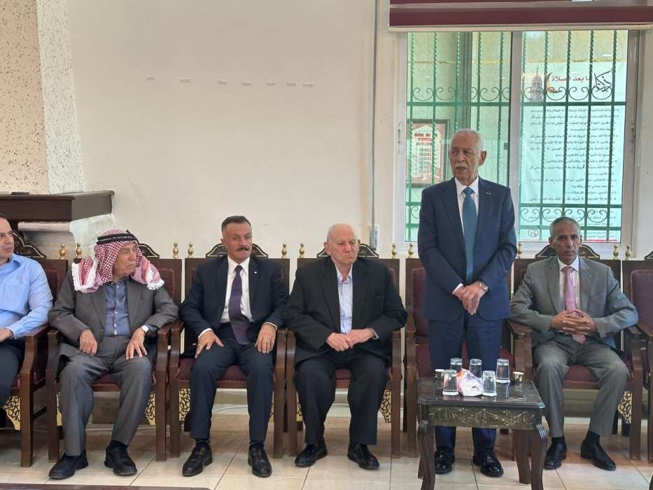 مندوبا عن الملك وولي العهد.... العيسوي يعزي عشيرتي الخشمان والبلاونة...صور