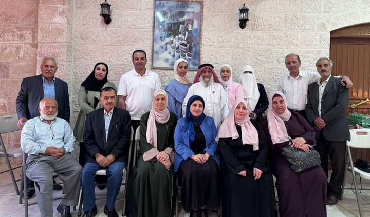 مركز الملكة رانيا يشارك في نشاطات لواء المزار الجنوبي بمحاضرة حول تنمية التفكير لدى الأطفال