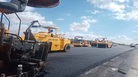 إنهاء أعمال صيانة وإعادة إنشاء أجزاء من طريق المفرق – الصفاوي