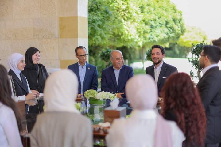 ولي العهد يكرم أوائل الثانوية العامة في قصر الحسينية...صور