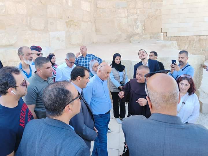 وزارة الاتصال الحكومي تنظم جولة إعلامية للاطلاع على إنجازات ومعالم مادبا