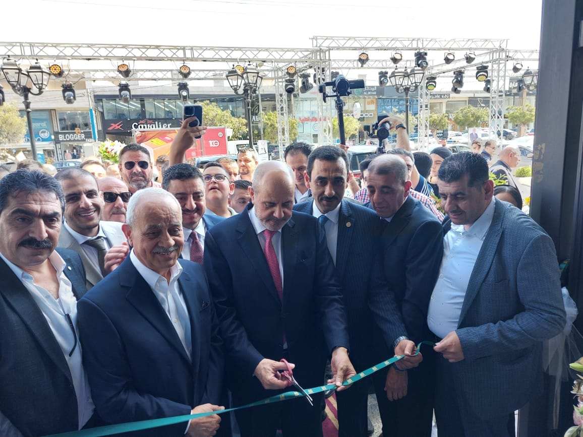 وزير الصناعة والتجارة يفتتح مجمع حلويات جوهرة الشرق المركزي في محافظة اربد وسط حضور مهيب.. صور