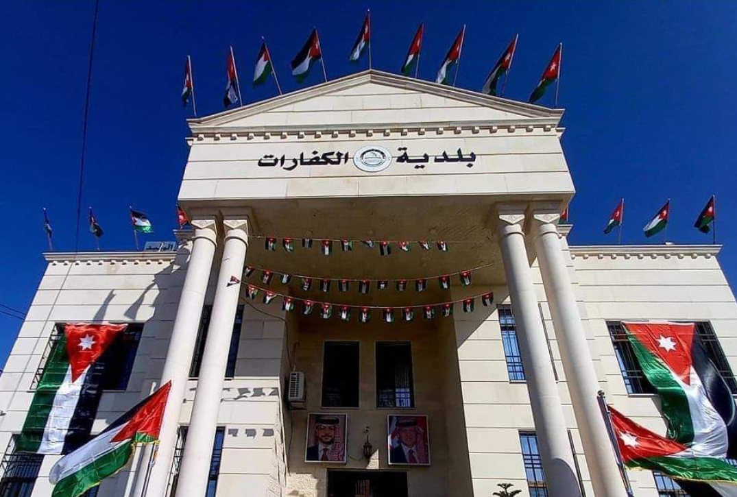 بلدية الكفارات تواصل تنفيذ أعمال مشروع تصريف مياه الأمطار بمناطقها