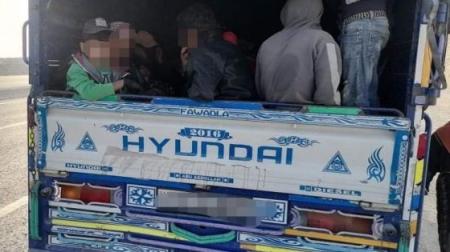 ضبط ديانا محملة 30 راكباً في الصندوق الخلفي على الصحراوي