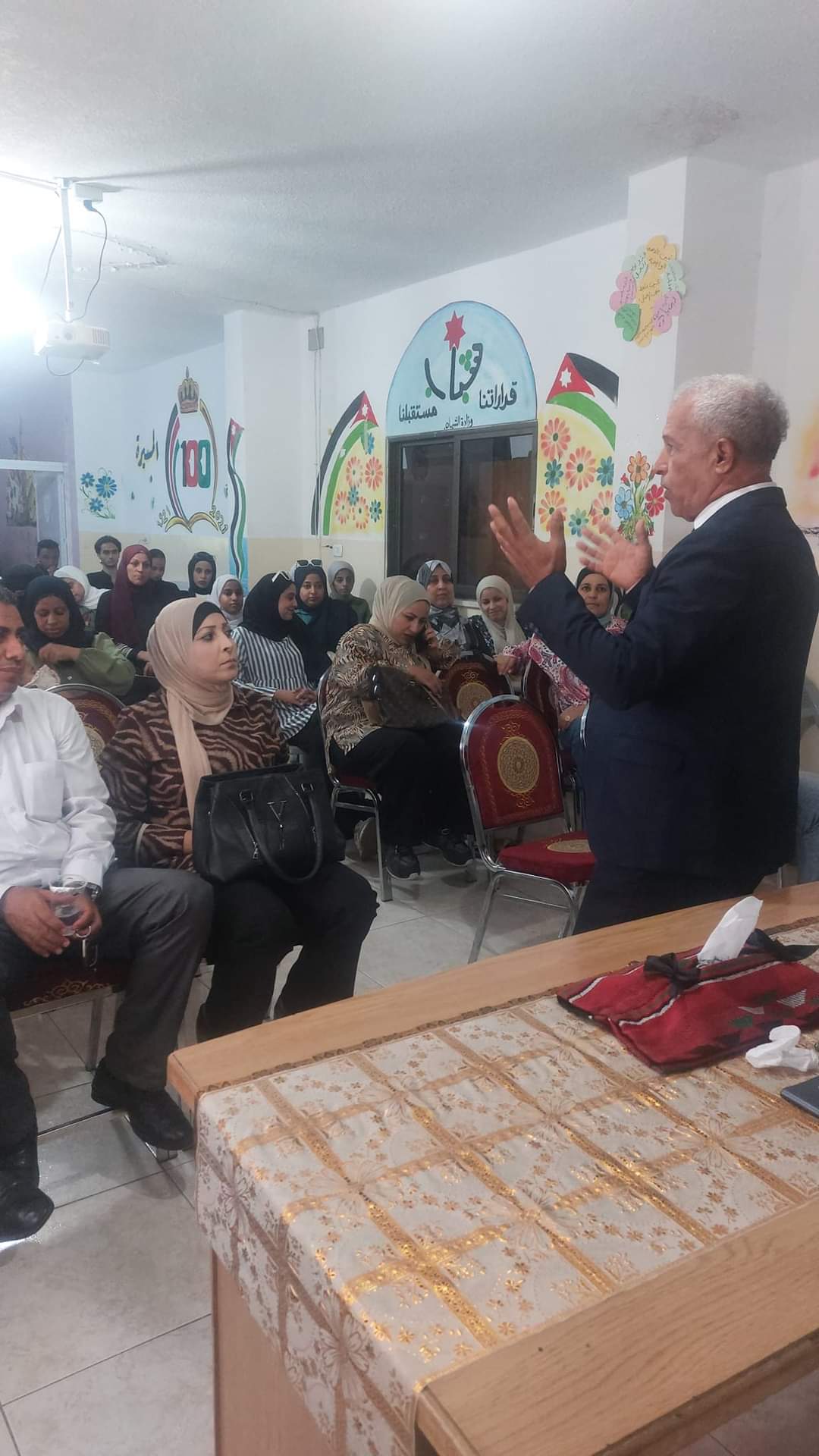 السرحان يحاضر حول المشاركة السياسية وقانون الانتخاب والأحزاب