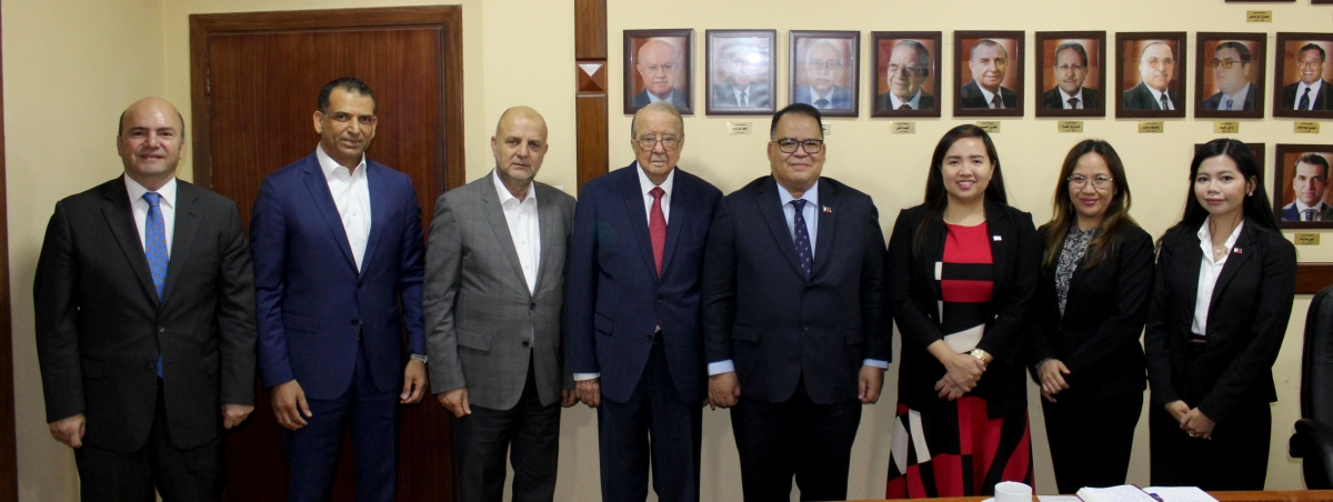 رجال الأعمالتبحث والسفير الفلبيني العلاقات الاقتصادية بين البلدين