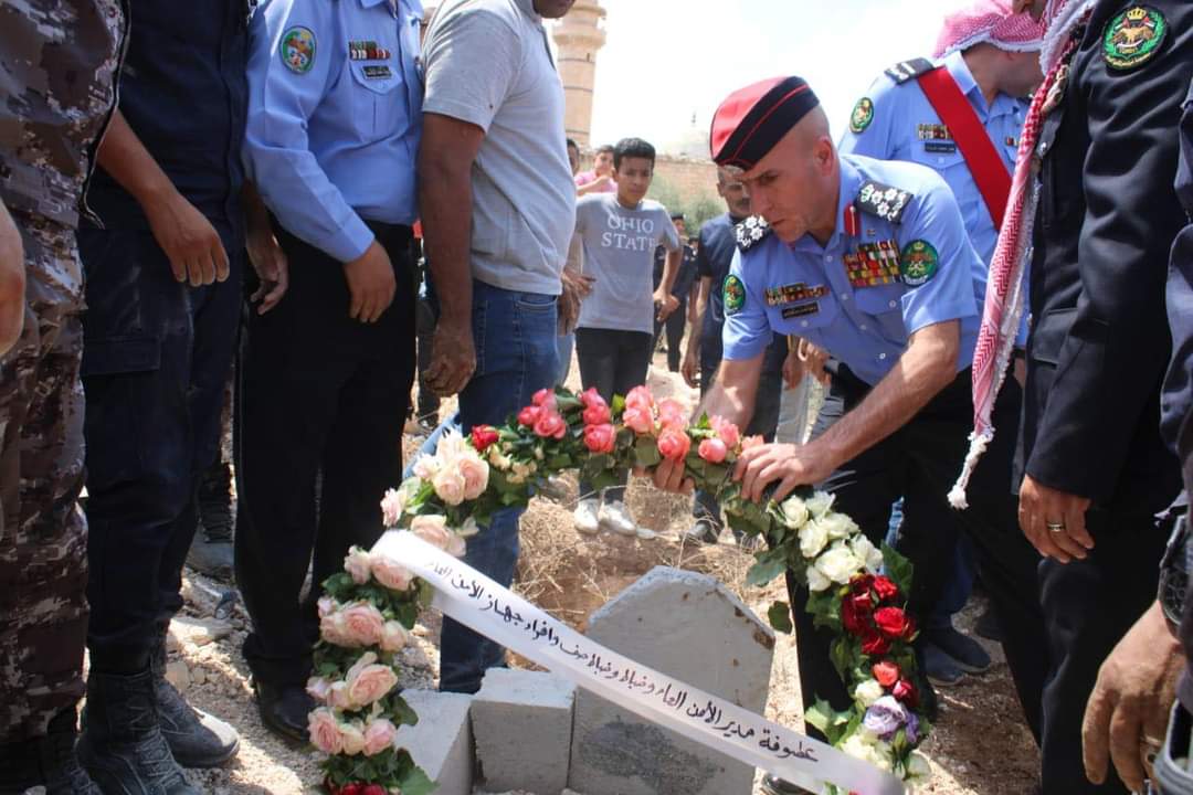 تشييع جثمان الرائد طارق خلف محمد السرحان ...صور