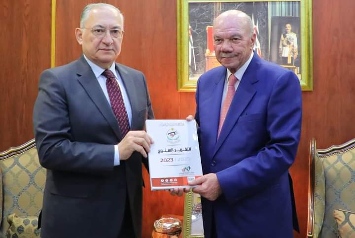 رئيس مجلس الأعيان يستلم التقرير السنوي لهيئة النزاهة ومكافحة الفساد لعام 2023