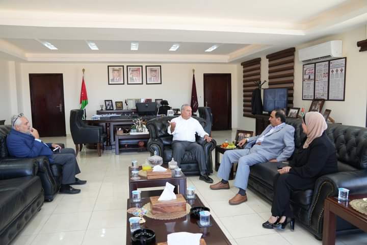 رئيس مجلس المفوضين يستقبل رئيس بلدية الشوبك لبحث سبل التعاون المشترك