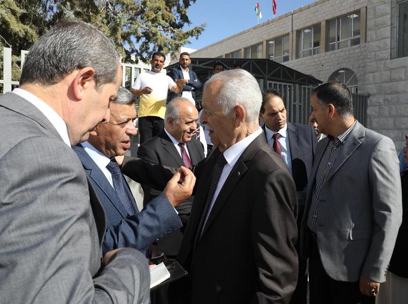 العيسوي يتفقد مشروع إعادة تأهيل مدرسة بمأدبا