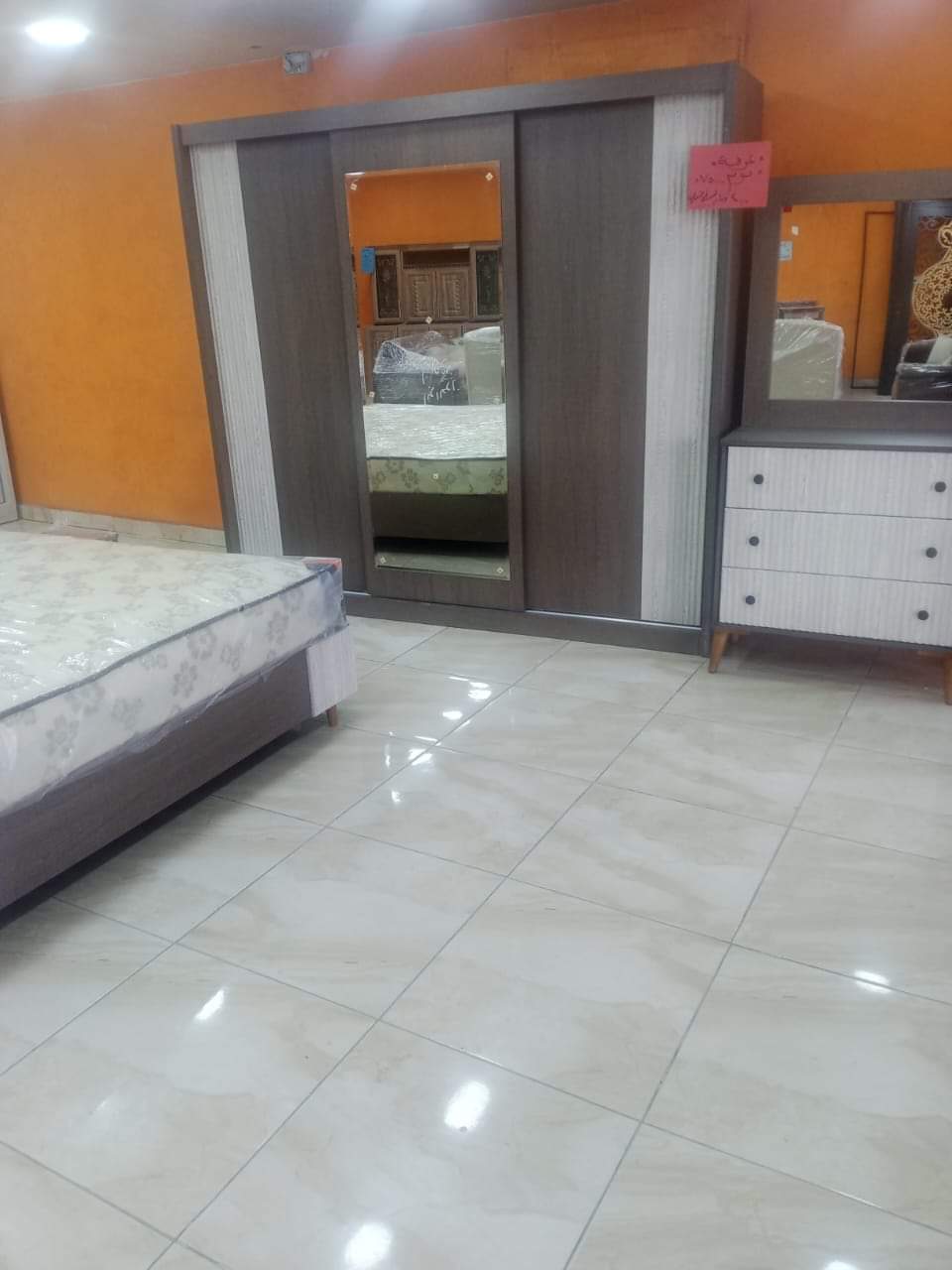  معرض الأثاث والمشغولات الحرفية مكتب تجاري  مدينة سحاب للمتقاعدين العسكريين..صور