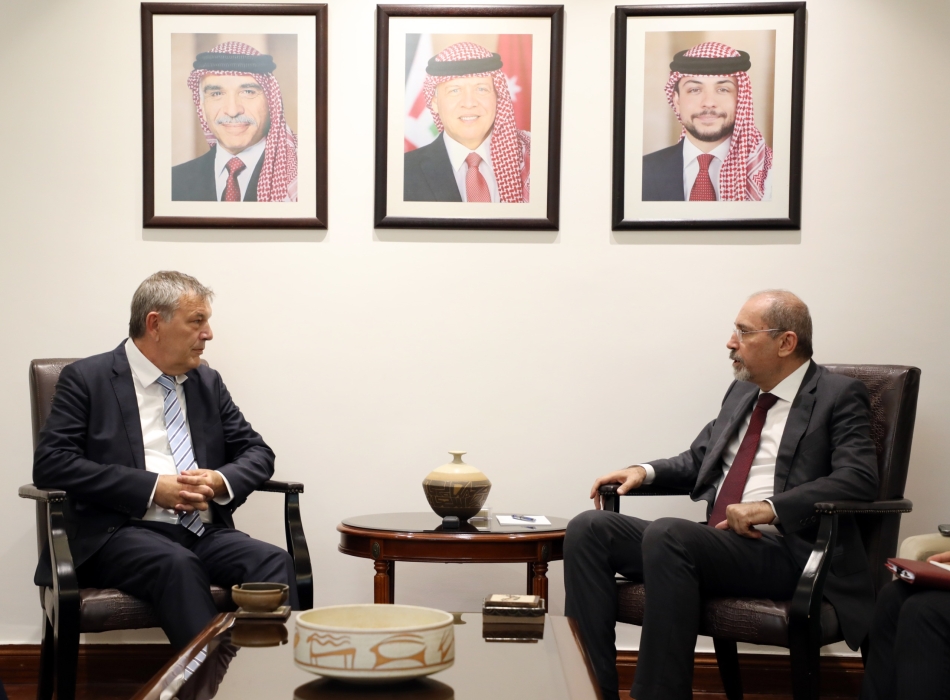 Safadi Urges Support for UNRWA to Continue Refugee Services