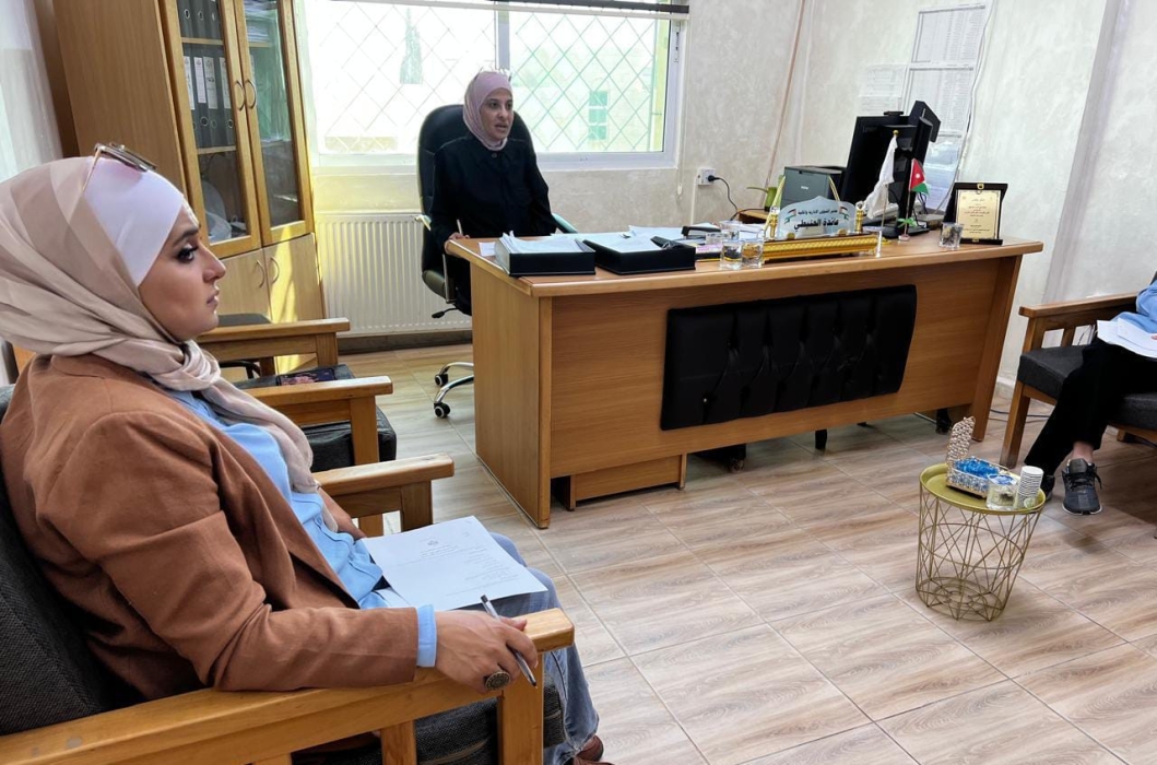 الحنيطي تلتقي رؤساء الاقسام الإدارية في تربية الموقر