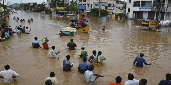 Heavy monsoon rains and floods kill at least 33 in south India