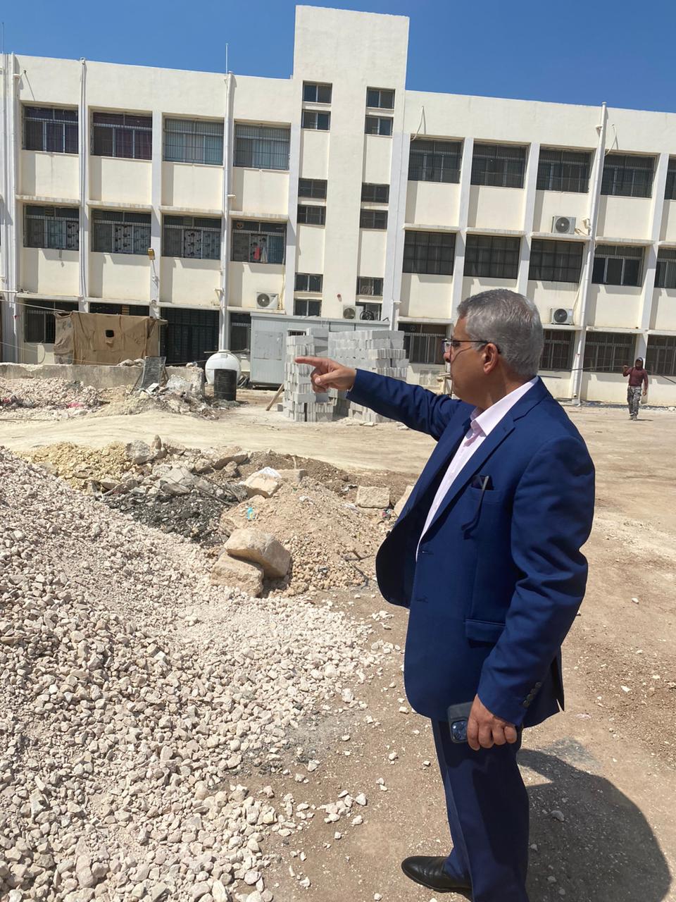 الخصاونة يتفقد سير العملية التعليمية وعطاءات الإضافة والبناء في عدد من مدارس لواء الوسطية.