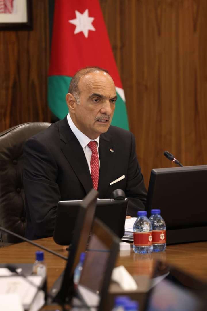 الخصاونة يشيد بالإنجاز الذي حقَّقه الأردن برفع التَّصنيف الائتماني للمملكة من ستاندرد آند بورز للمرة الأولى من 21 سنة