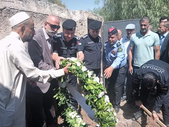 مديرية الامن العام تشارك في تشييع جثمان العميد باسم  قطيشات..صور