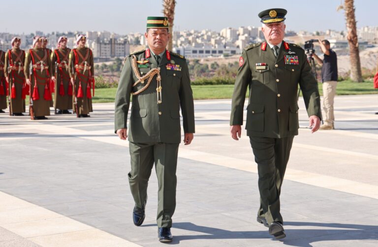 رئيس الأركان يستقبل قائد القوات المسلحة الملكية في بروناي دار السلام...صور