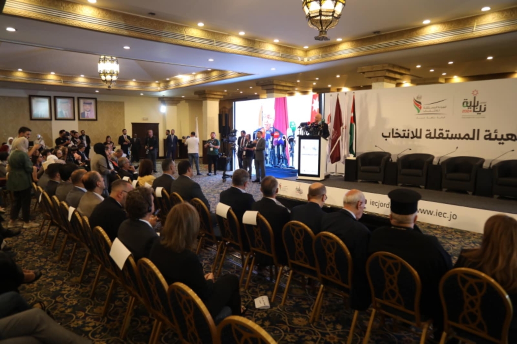 متحدثون: تطوير الحياة السياسية والحزبية يتطلب مشاركة واسعة بالانتخابات