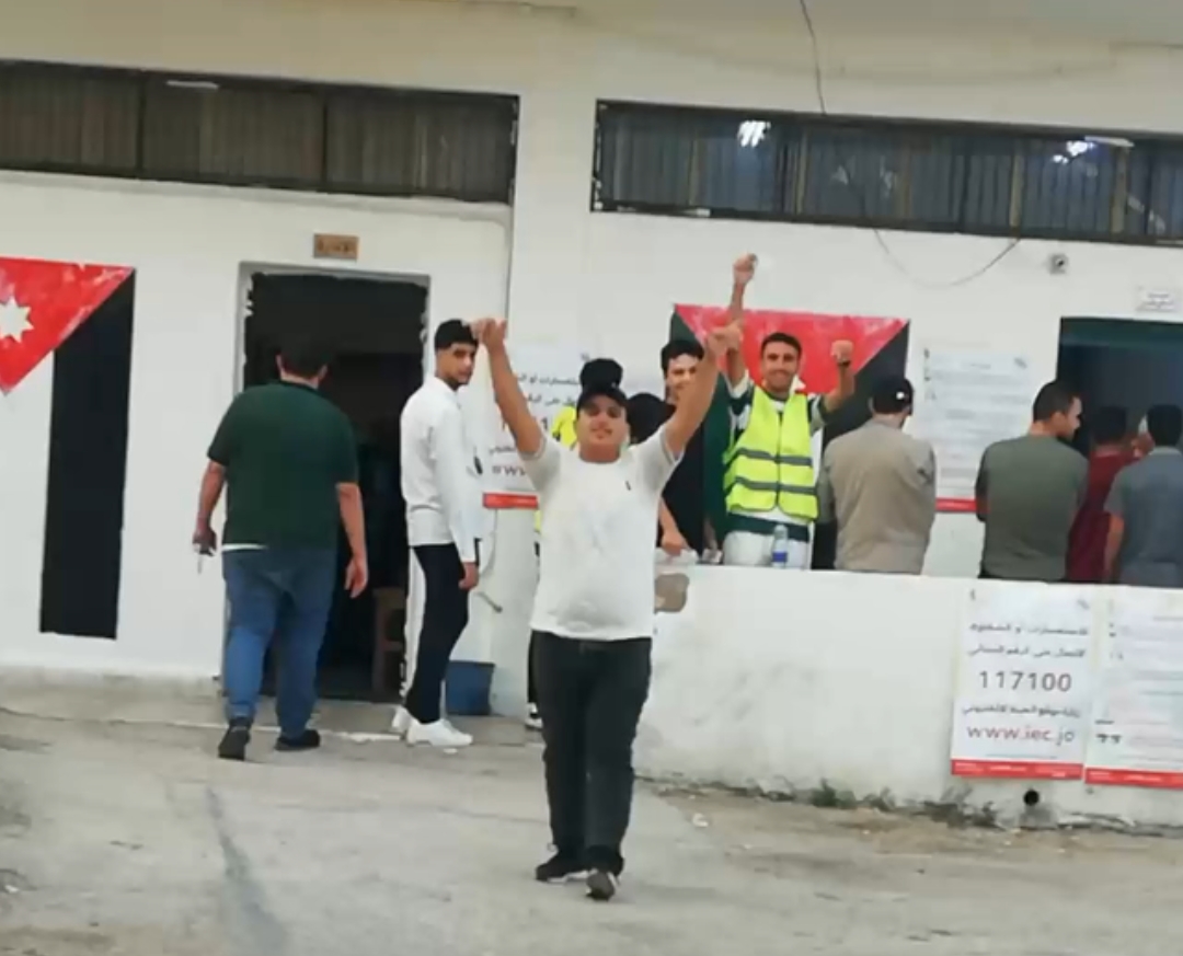 اقبال جيد  على صناديق الاقتراع صباح الثلاثاء