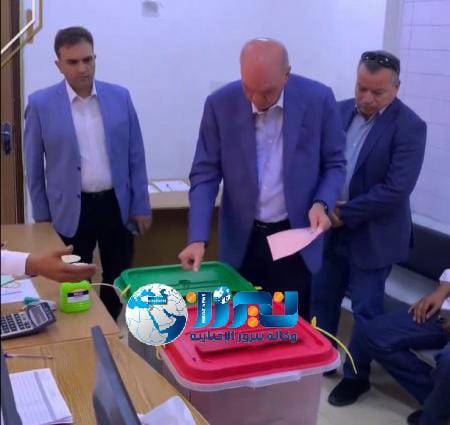 الفايز  يدلي بصوته في دائرة  بدو الوسط...صور