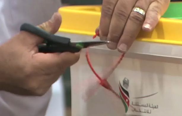 اربد: صناديق الاقتراع تشهد إقبالا متزايدا من المواطنين